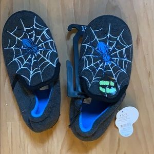 Glow in the dar spider slipper